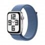 Apple Watch SE 2023 prateado, 44mm - Bracelete Loop azul.